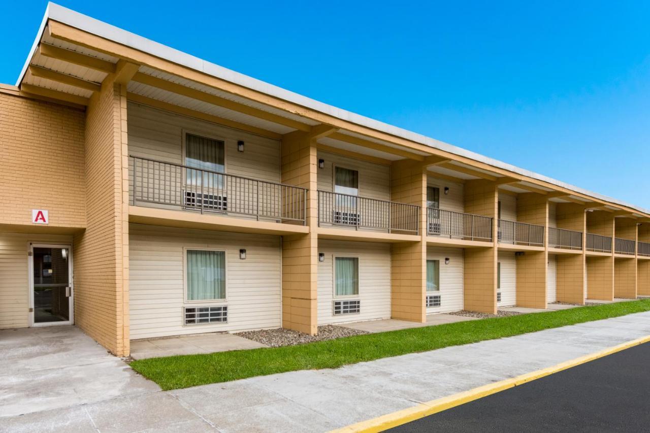 Econo Lodge Inn & Suites Binghamton Exterior photo