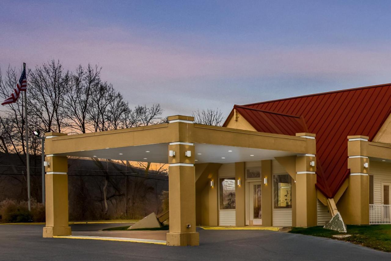 Econo Lodge Inn & Suites Binghamton Exterior photo