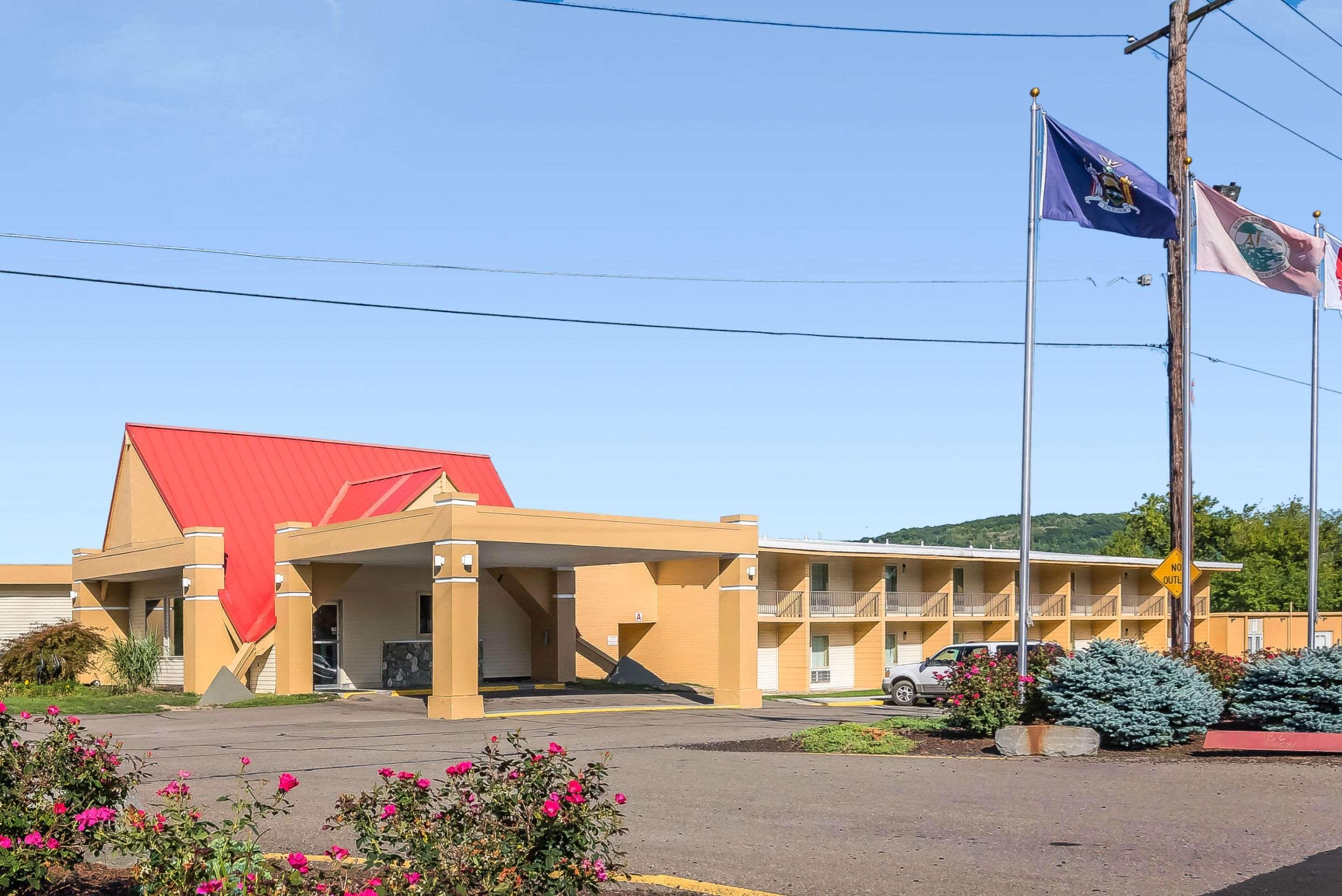 Econo Lodge Inn & Suites Binghamton Exterior photo