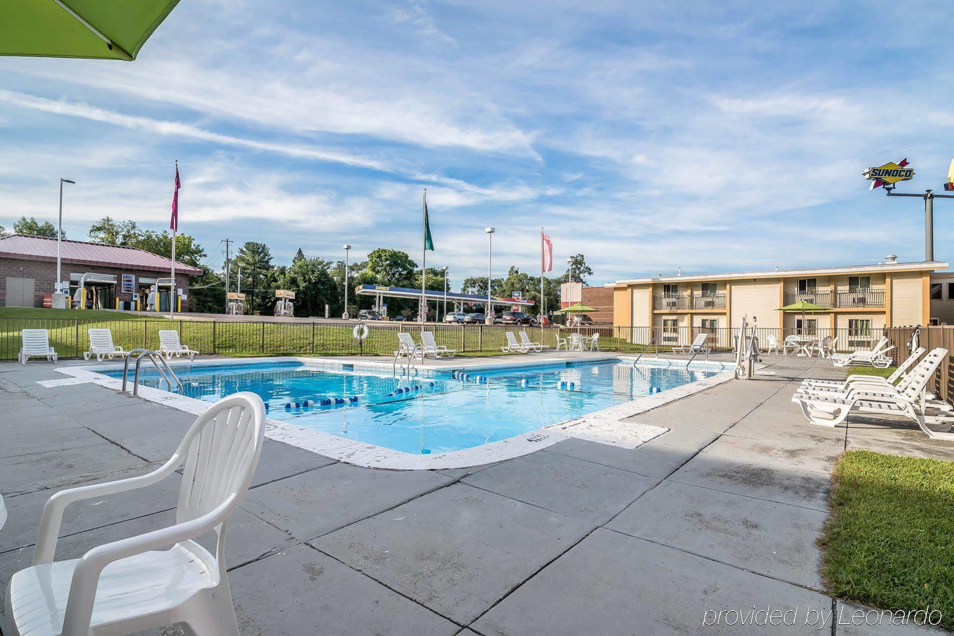 Econo Lodge Inn & Suites Binghamton Exterior photo